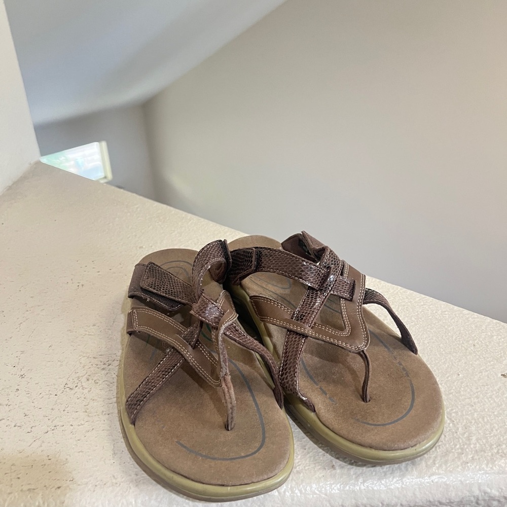 OrthoFeet Clio Sandals Womens Size 9 Wide Brown Straps Slip On Thong Comfort - Picture 5 of 13